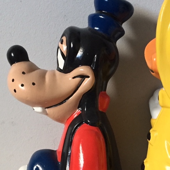 Walt Disney Productions Sitting Goofy Ceramic Statue 9.5" 1970s Vintage - Picture 3 of 9
